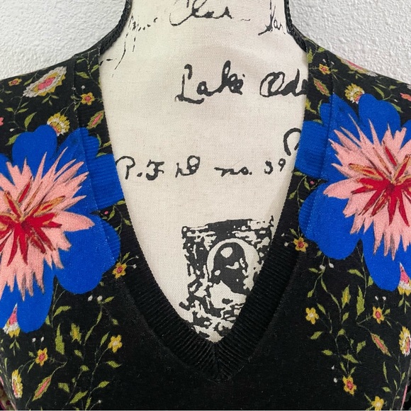 Etro Black top with Blue and Pink Floral Design - Picture 8 of 15